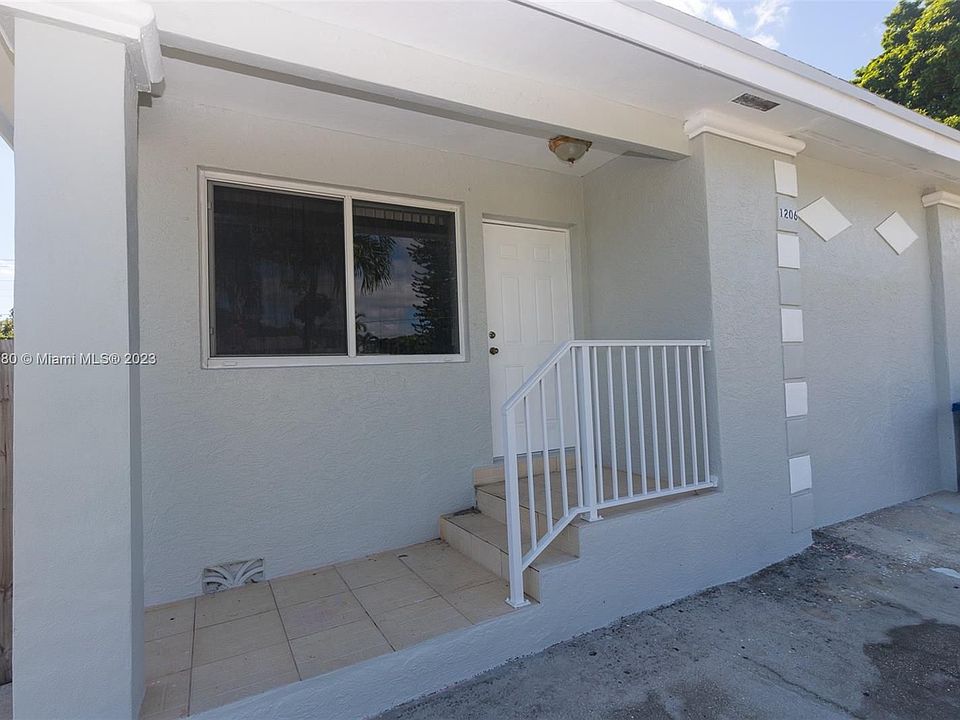 1st image of 1206 NE 109th St #1208