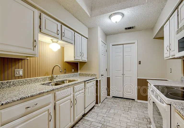 3712 Roussillon Dr — Photo 17
