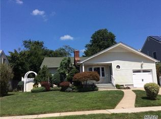 1711 Meadow Ln, East Meadow, NY 11554