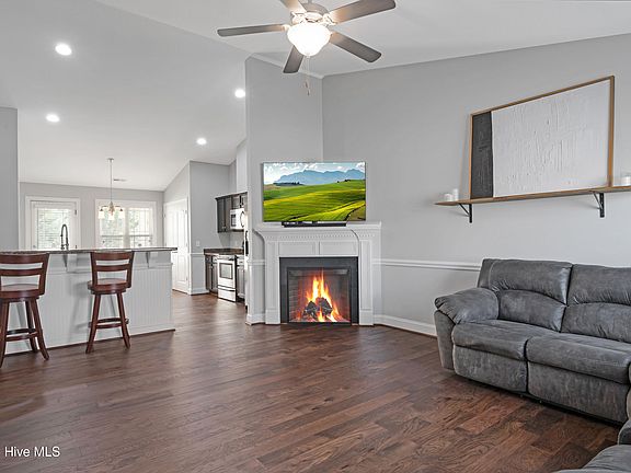 4th image of 2221 Sweet Bay Drive #A