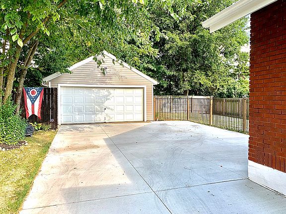 5th image of 215 Canton Rd