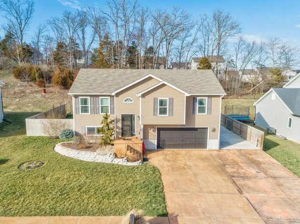 1715 Saint Charles Dr, Hillsboro, MO 63050