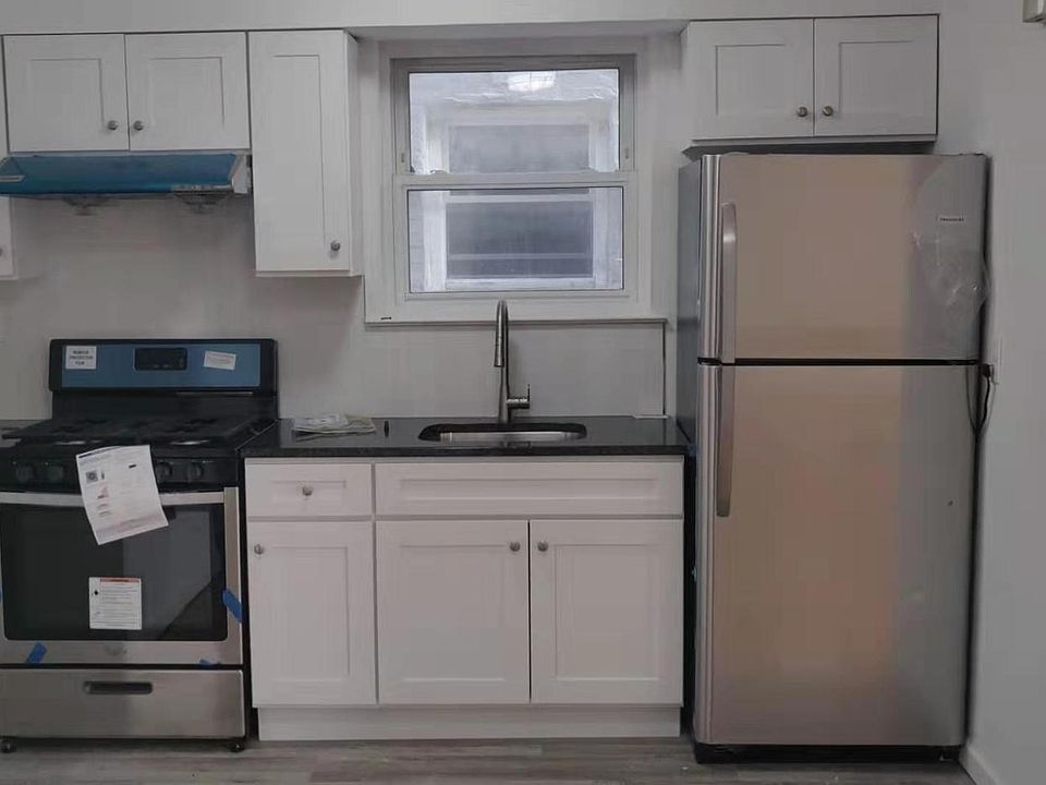 1st image of 278 Graff Ave #2