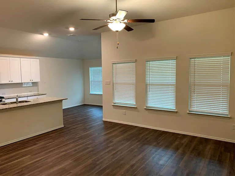 2444 Larimar Dr — Photo 4