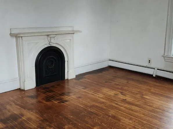 574 Main St APT 2R, Pawtucket, RI 02860