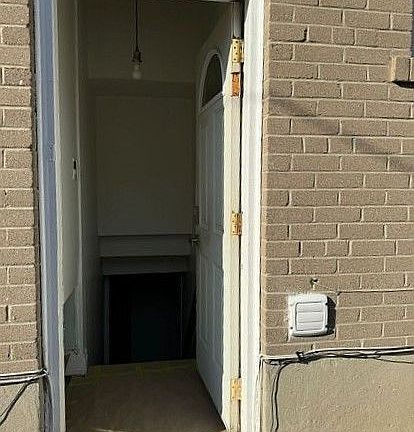 4th image of 63 Longford Dr E