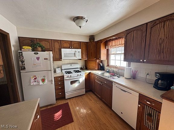 2nd image of 427 Earl Dr