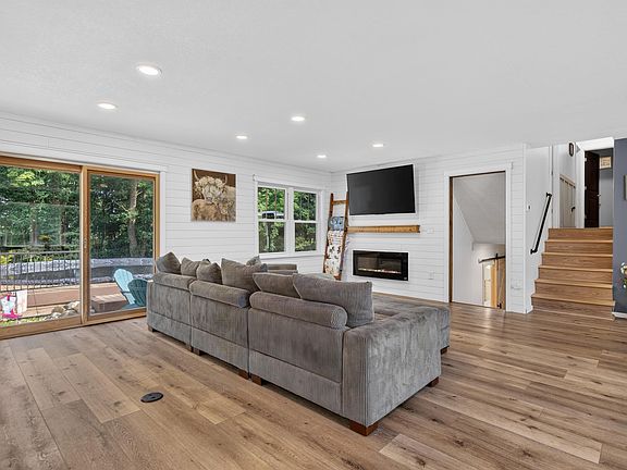 5th image of 1802 S Carole Ct