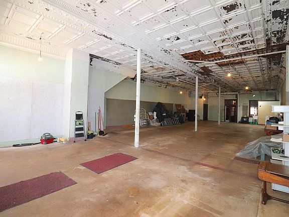 4th image of 914 8th St