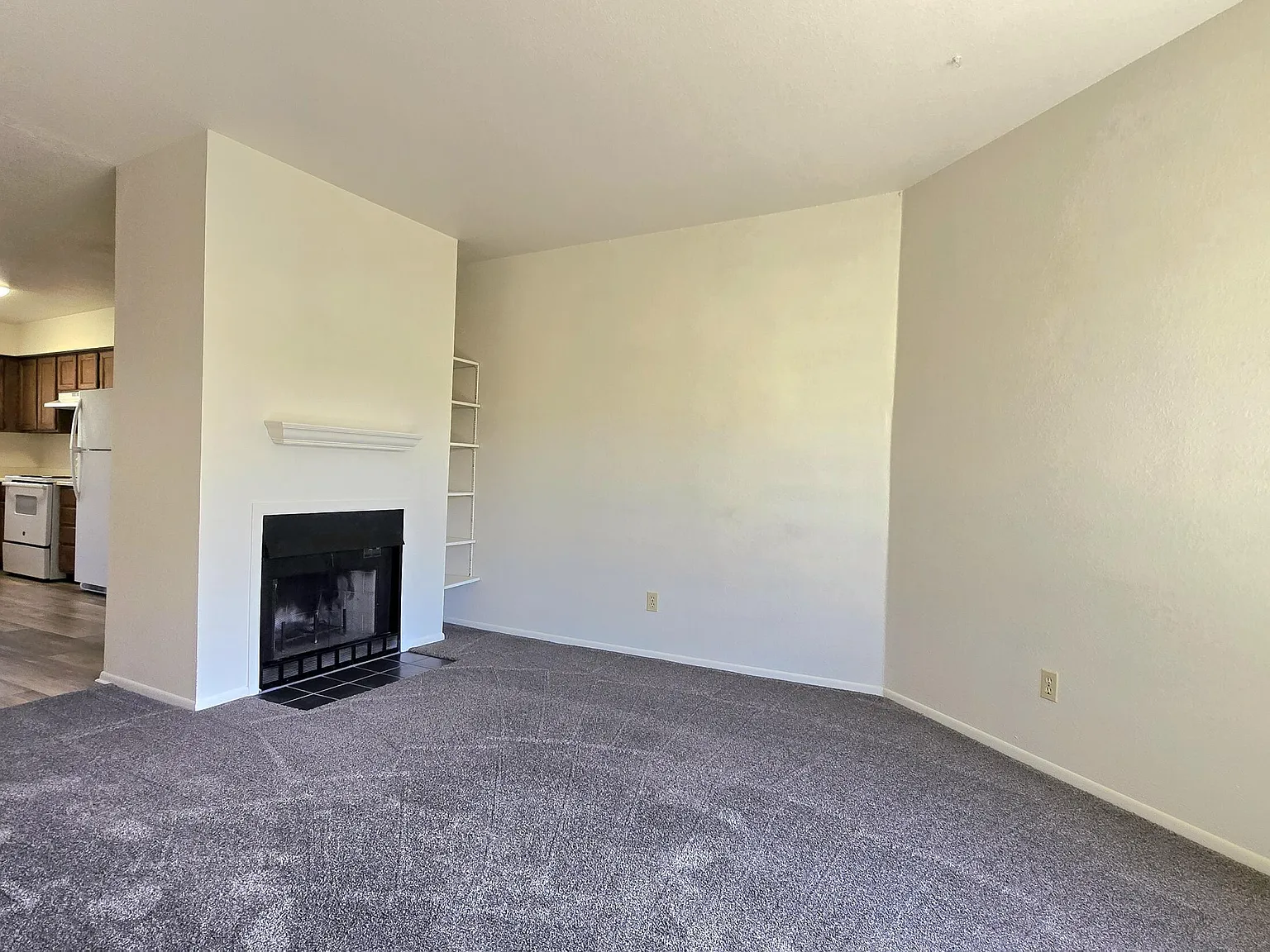 2 bed, 2.0 bath, 1105 sqft, $1,275 — Photo 2