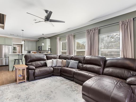 4th image of 2201 Maple St