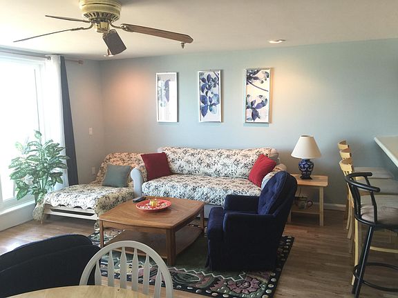 3rd image of 39 W Grand Ave APT 440