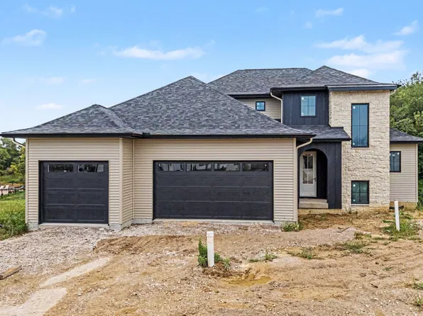 7125 Spring Creek Dr, Bettendorf, IA 52722