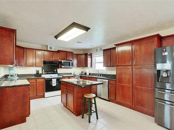 5th image of 2459 Emily Ann Ln