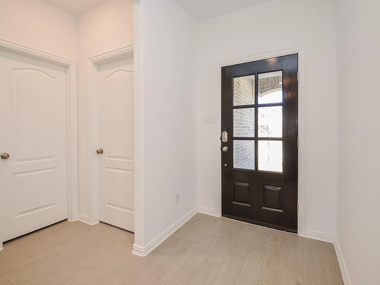 4 bed, 3.0 bath, 2017 sqft, $2,425 — Photo 3