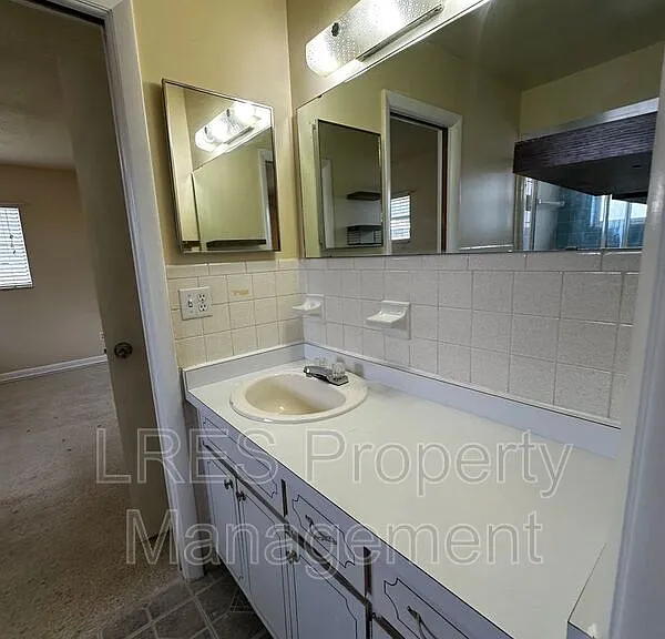 2719 Merrie Oaks Rd — Photo 12