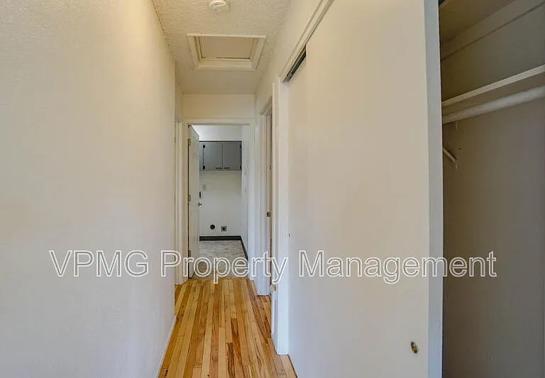 609 W McLoughlin Blvd — Photo 10
