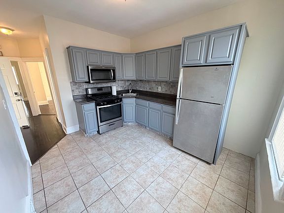3rd image of 21 Myrtle Ave Floor 2
