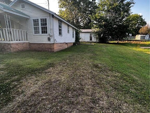 3rd image of 1901 Emma St