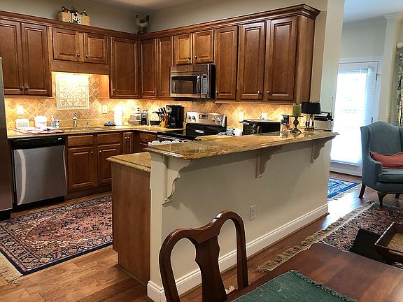 3rd image of 1007 NW Holly Dr #402