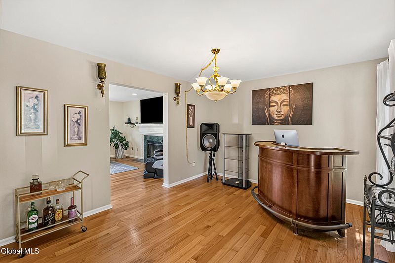 4th image of 7 Ledgewood Drive