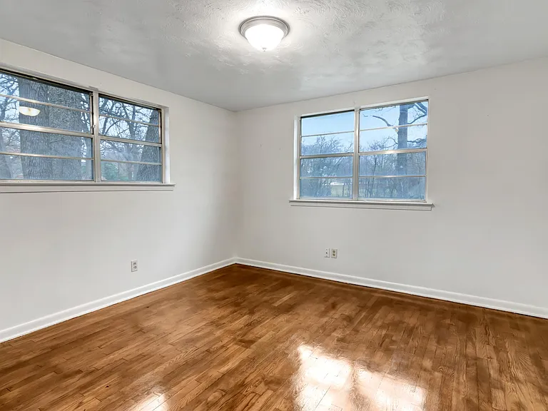 410 Shady Ln — Photo 18
