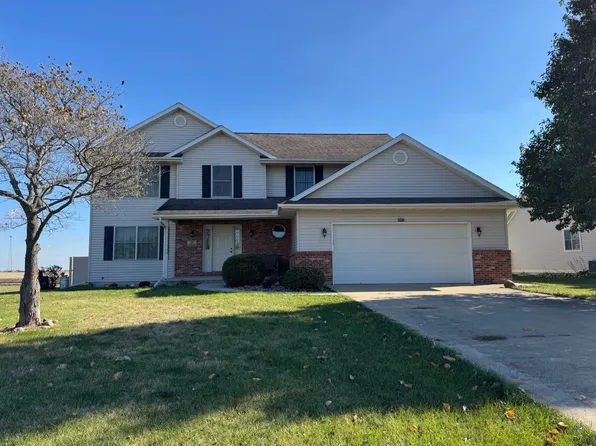 33 Clover Ln, Fairbury, IL 61739