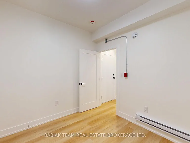 656 Annette St #102 — Photo 14