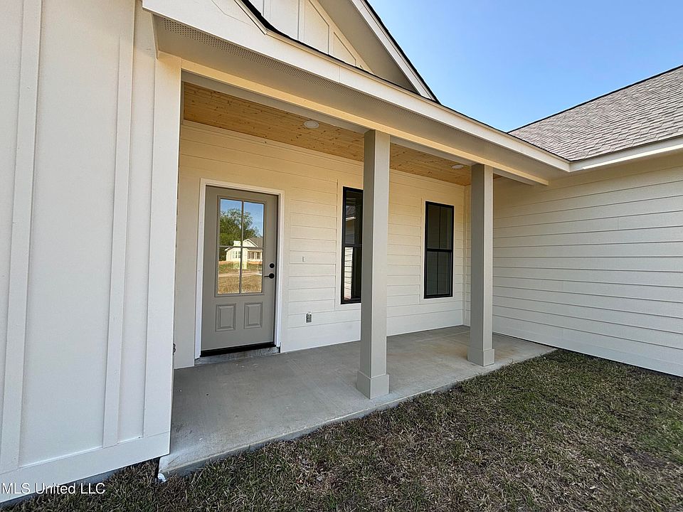 5 Governors Cir, Poplarville, MS 39470 | Zillow