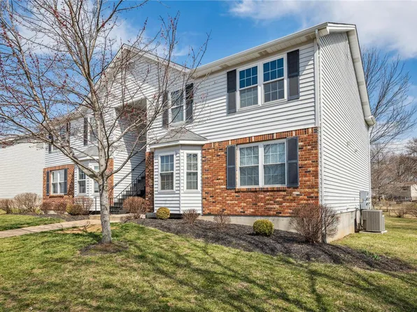 1446 Surrey Ln, Saint Peters, MO 63304