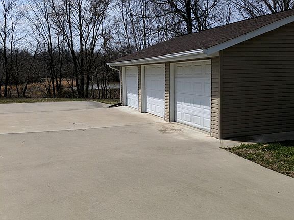 4th image of 71 Village Dr APT 1