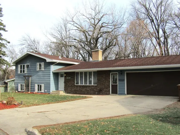 322 N 10th St, Montevideo, MN 56265