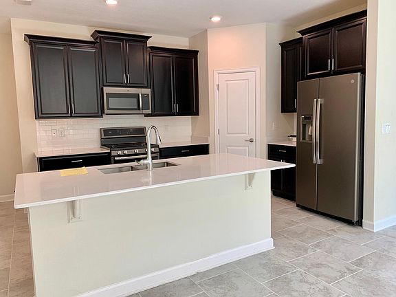 3rd image of 1051 Oak Bluff Dr
