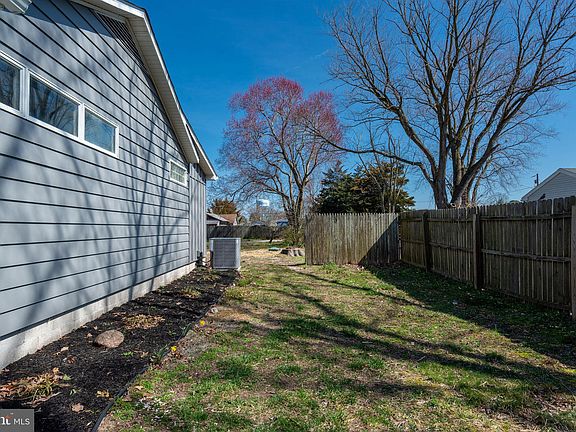 5th image of 32088 Sussex St