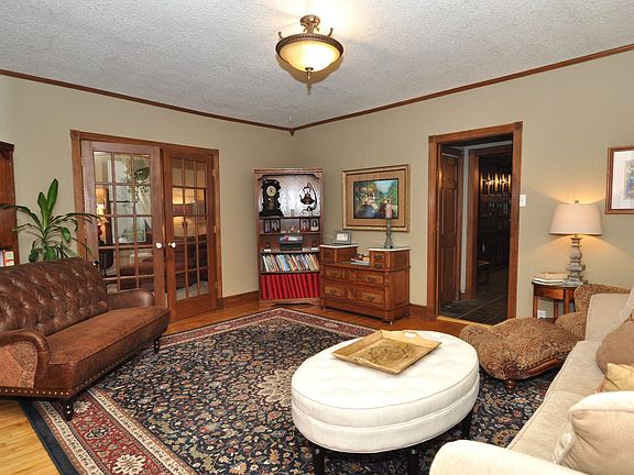 3rd image of 7537 Oakhill Ave