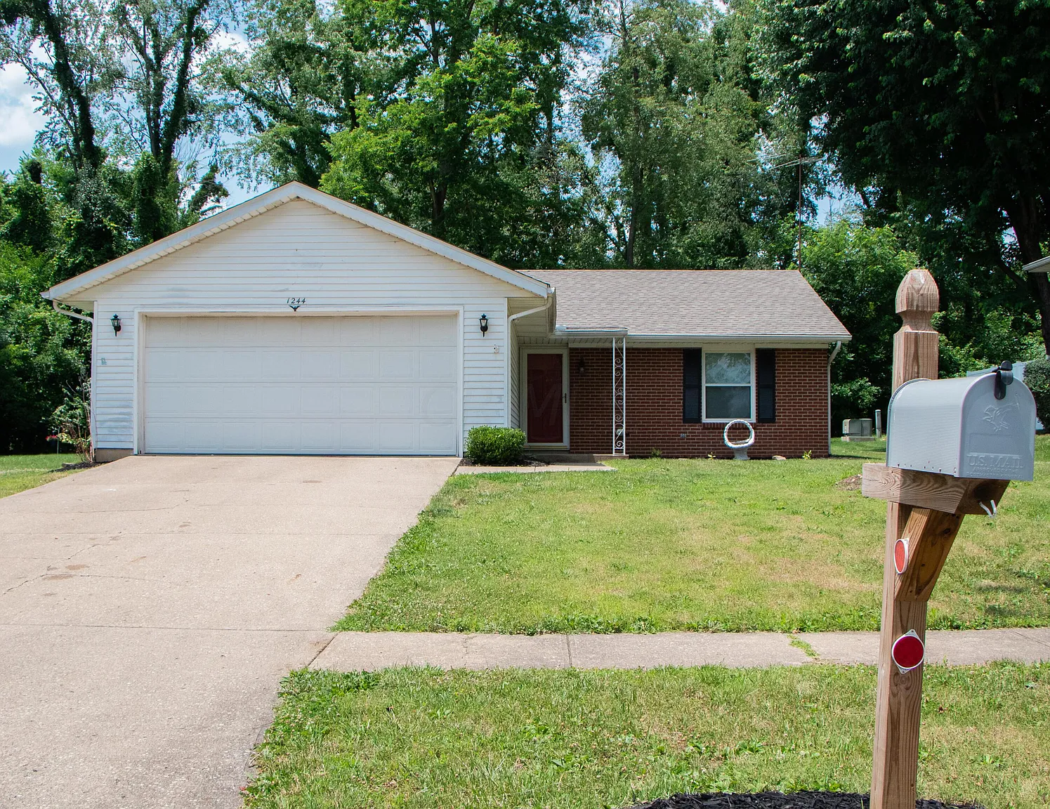 1244 Linda Ln photo 1