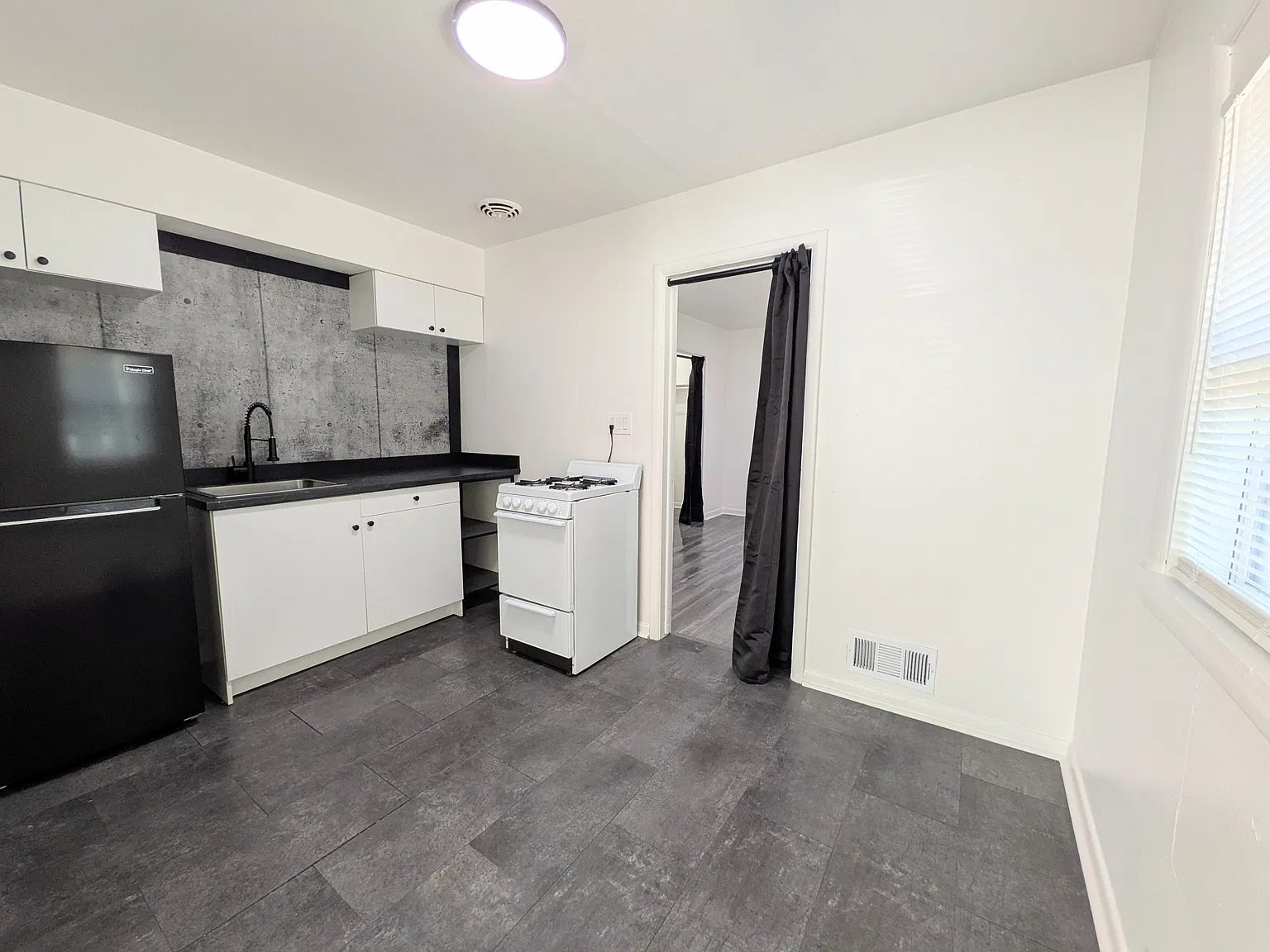 1 bed, 650 sqft, $805 — Photo 2