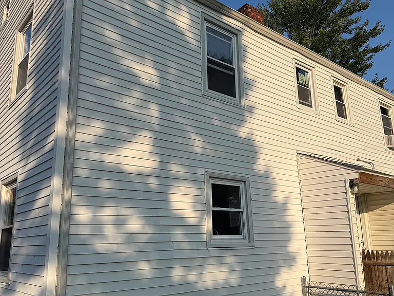 8 Higbie Dr — Photo 2