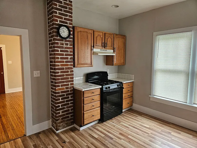 418 Newport Ave — Photo 3