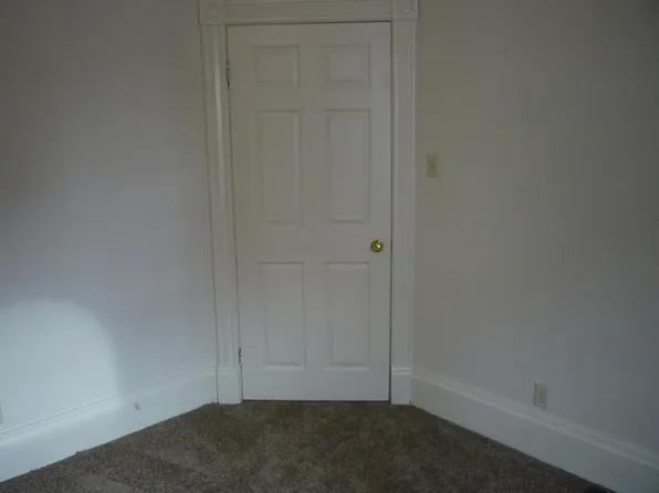 10 Irvin St #1A, Kitchener, ON N2H 1K8