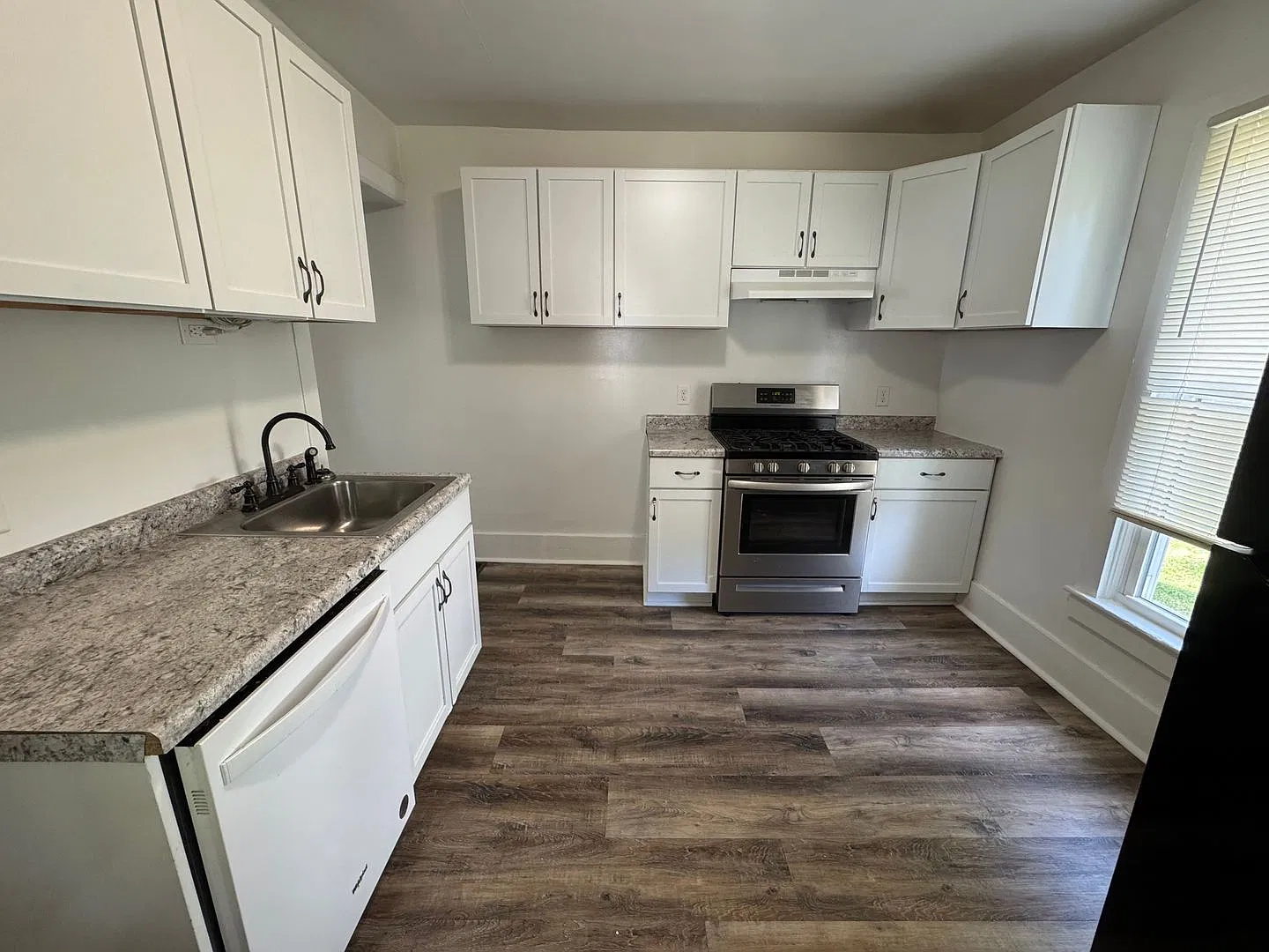 4 Bedroom Home with 2-Car Garage | Hamilton School District | Pet Friendly — Photo 3