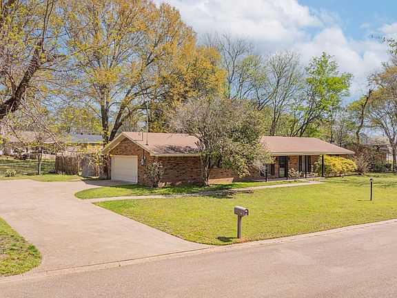 3rd image of 105 Sherwood Dr