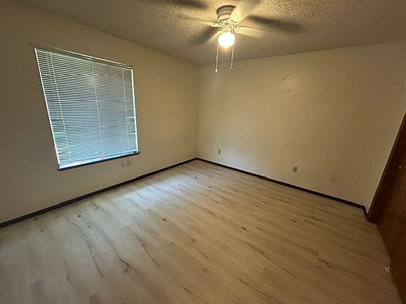 5th image of 6025 W Paradise Ave