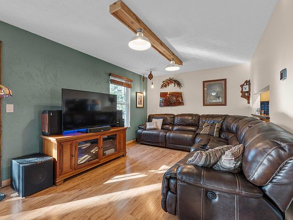 2nd image of 1460 Valley Dr