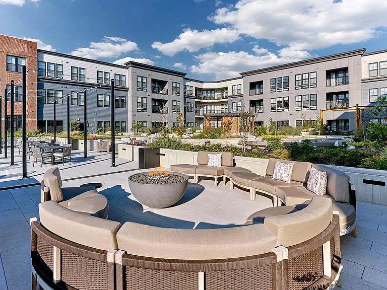 333 North Broad — Photo 36