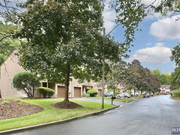 4 Williamsburgh Way, Montvale, NJ 07645