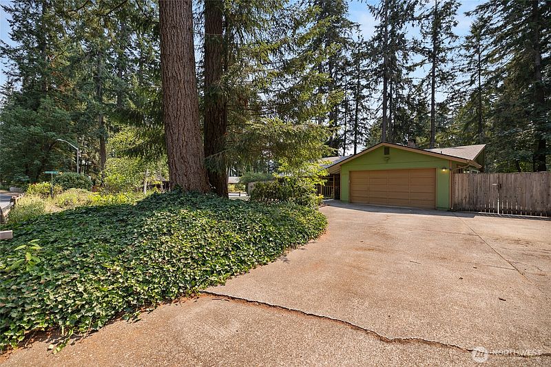 3rd image of 8609 Lake Forest Drive SE