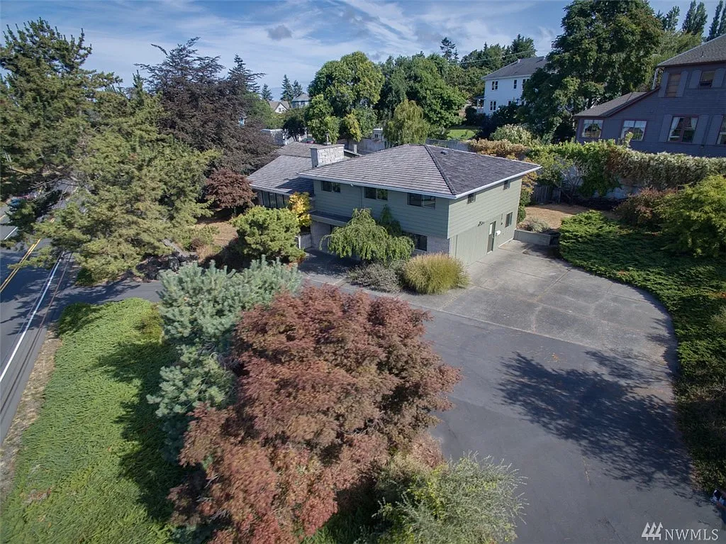 914 Walker St photo 1