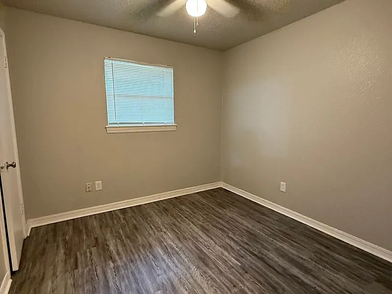 2412 Wyandotte Way — Photo 9