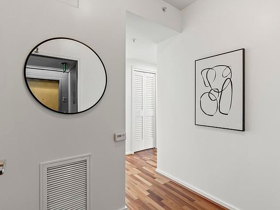 4th image of 321 10th Ave Unit 902